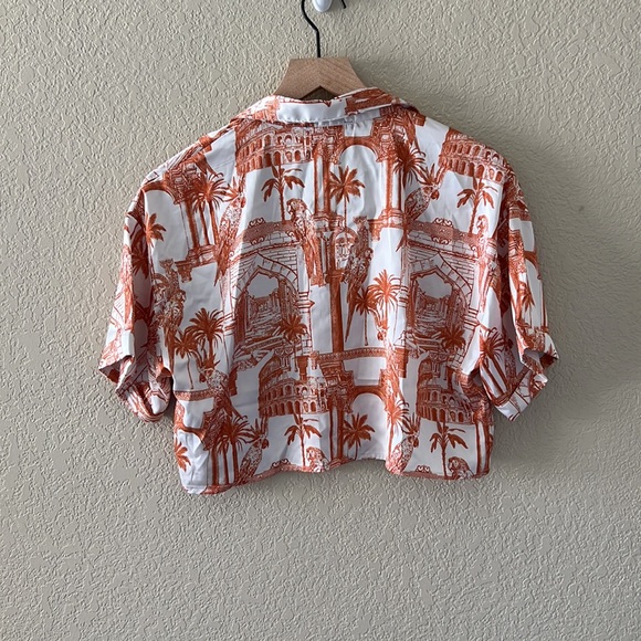 Tropical Button Up Short Sleeve Crop Top - Picture 2 of 2